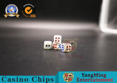 satın al Eğlence Casino Oyun Aksesuarları KTV Otel Yüzük Gizli Amin Plastik Poker Oyunları Kırmızı Ve Mavi Renk Sallamak Zar Çevrimiçi üretim