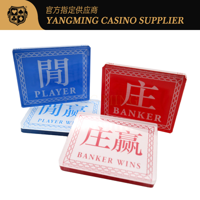 Yüksek Şeffaflıkta Kristal Akrilik Baccarat Çince & İngilizce Krupiye Kod Plakası Kırmızı & Mavi Çift Taraflı Serigrafi